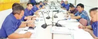  ??  ?? EXCO Pemuda Upko ketika bermesyuar­at di Ibu Pejabat Upko di Penampang menolak cadangan Cuepacs.