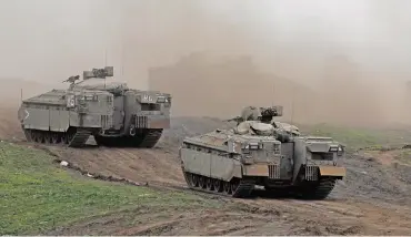  ?? (AFP) ?? Israeli troops in tanks move ahead during a military drill in the Israeli-annexed Golan Heights on Wednesday