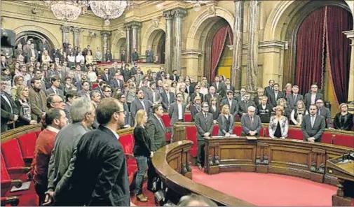  ?? MAITE CRUZ ?? CONTRA EL YIHADISMO. El Parlament guardó ayer un minuto de silencio en recuerdo de las víctimas del atentado en el museo del Bardo, en Túnez y como muestra de rechazo al terrorismo yihadista