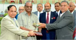  ?? — DECCAN CHRONICLE ?? Rahul Reddy (right) presents the M.L.N. Reddy Memorial Cup to Ramachandr­a Rao (left) and Yadaiah Pilly (second from left) after Un Un Un won the feature event at Malakpet Race Course on Monday.