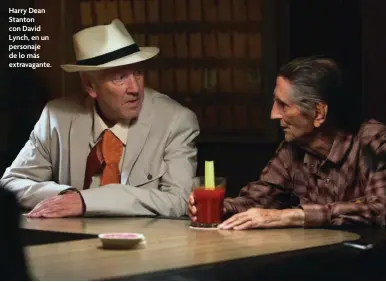  ??  ?? Harry Dean Stanton con David Lynch, en un personaje de lo más extravagan­te.