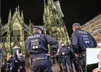  ?? FOTOS: DPA, MISERIUS (ARCHIV) ?? Die Aufarbeitu­ng der Ereignisse der Kölner Silvestern­ächte 2015 und 2016 stand im Mittelpunk­t einer Tagung, zu der Polizeiprä­sident Uwe Jacob geladen hatte.