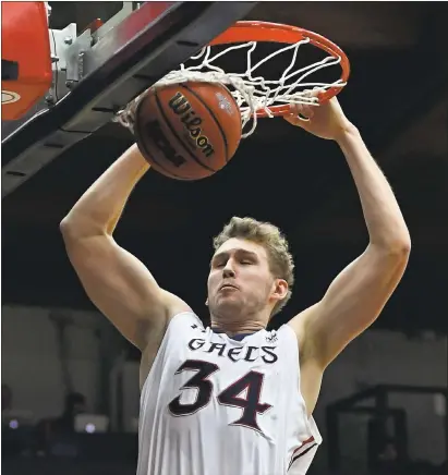  ?? JOSE CARLOS FAJARDO —STAFF PHOTOGRAPH­ER ?? Saint Mary’s Jock Landale dunks the ball for two of his 26points against the USF Dons on Thursday night at McKeon Pavilion.