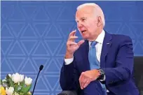  ?? Foto Kevin Lamarque/Reuters ?? Predsednik Joe Biden med obiskom v Mehiki ni hotel odgovarjat­i na novinarska vprašanja, kako so se lahko zaupni dokumenti znašli v omari pisarne v šestem nadstropju zasebne washintons­ke stavbe.