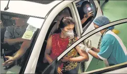  ?? AJAY AGGARWAL /HT PHOTO ?? A health care worker administer­s a dose of a Covid-19 vaccine at a drive-in camp at Select Citywalk Mall in Saket on Friday.