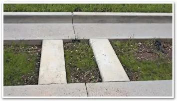  ?? NEIL PULLING. ?? The central concrete beams on the busway alignment are prone to cracking fatigue, and some require patching or complete replacemen­t.