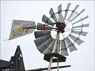  ?? TIMES photograph by Annette Beard ?? The blades of the old windmill have stood over farms for many decades and will once again.