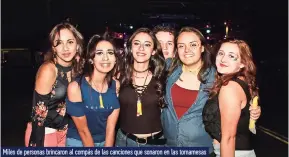  ??  ?? Miles de personas brincaron al compás de las canciones que sonaron en las tornamesas