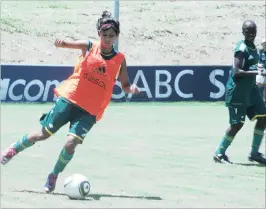  ?? PICTURE: DOCTOR NGCOBO ?? ROBYN Moodaly from the High Performanc­e Centre in Tshwane, in Banyana Banyana training