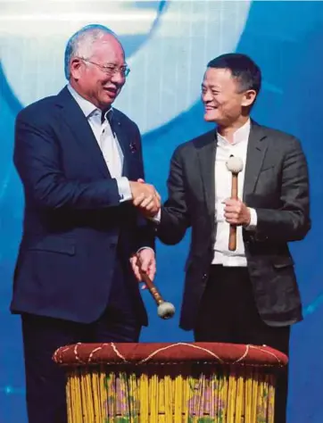  ??  ?? Prime Minister Datuk Seri Najib Razak with Alibaba founder and executive chairman Jack Ma after the launch of the Digital Free Trade Zone in Kuala Lumpur on Wednesday. Ma said it took only 10 minutes for him and Najib to agree on introducin­g the DFTZ...