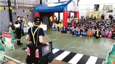  ?? Divulgação ?? Trabalho contínuo da CMTU de educação no trãnsito nas escolas inclui teatro para um efeito imediato nas crianças