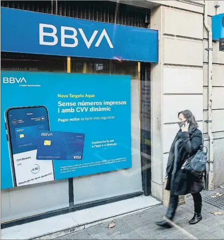  ??  ?? Segona entitat. La fusió BBVA-Sabadell hauria creat el segon banc del país per actius
