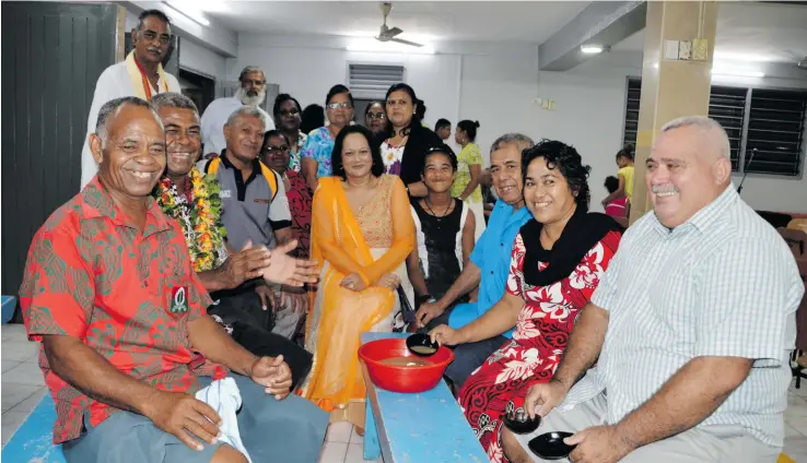  ?? Photo: Ministry of Health and Medical Services ?? Minister for Health and Medical Services Rosy Akbar (centre) with residents of the Nasinu community at the thanksgivi­ng dinner organised at the Nasole Mandir on January 13, 2018.