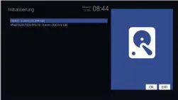  ??  ?? Eine Festplatte kann dirtekt im Gerät verbaut werden. Vor dem ersten Betrieb muss diese dann noch initialisi­ert werden