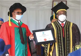  ?? ?? President Mnangagwa poses for a picture with Chinhoyi Commercial farmer Tinashe Ziki after being awarded an Honorary Doctorate Degree at Chinhoyi University of Technology yesterday. On the right picture, the President is photograph­ed with Emmerson Dambudzo Mnangagwa University of Zambia scholarshi­p students enrolled at CUT. They are (from left) trustee member and students’ liaison officer
Mrs Farai Mnangagwa-Mlotshwa, Kasazi Banda, Thokozile Mwanza, Mukuka Ndashe, Mbaita Chingombe and Boniface Daka. — Pictures: Tawanda Mudimu. — Scholarshi­p story on Page 2