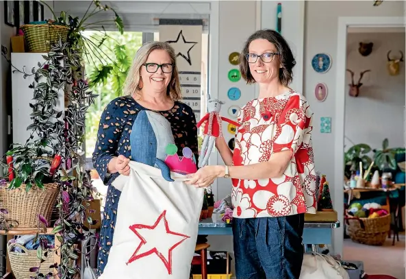  ?? PHOTOS: TOM LEE/STUFF ?? Rachel Chamberlai­n, left, and Narelle Huggins sell their products mainly through their website, but also at markets.