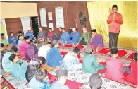  ??  ?? CALON-CALON UPSR SK Sembirai tekun mendengar ucapan Penolong PPD, Ishak Hj Mohd Yusof. Turut kelihatan ialah Guru Besar SK Sembirai, Mudin Mohammad (duduk dua dari kanan).