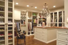  ??  ?? Elements like islands and interestin­g lighting can elevate a closet from basic to boutique.