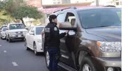  ??  ?? KUWAIT: A traffic campaign was carried out on the instructio­ns of Interior Ministry Undersecre­tary Lt Gen Suleiman Al-Fahd and under the supervisio­n of Acting Assistant Undersecre­tary for Traffic Affairs Maj Gen Fahd Al-Shuwaye in