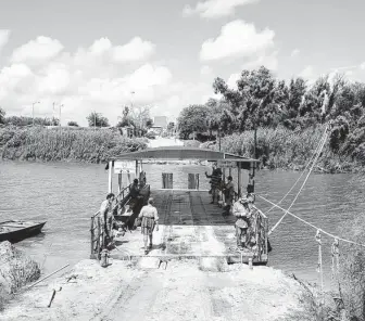  ?? Photos by Christophe­r Lee / New York Times ?? The village of Los Ebanos is best known for its squeaky hand-pulled wooden ferry, El Chalán, which carries people and their cars across the Rio Grande.