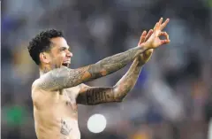  ?? Antonio Calanni / Associated Press ?? Juventus’ Dani Alves, who had a goal and an assist, celebrates after the Champions League semifinal win over Monaco.