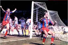  ??  ?? Top and right
Brucey, Barnesy and Beardsley savour title glory
Above Pardew exacts revenge for Palace’s 9- 0 rout by settling the FA Cup semi