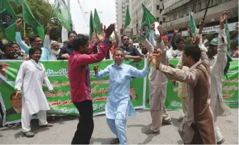  ?? — AP ?? Supporters of the opposition parties celebrate the dismissal of Pakistani Prime Minister Nawaz Sharif in Karachi on Friday.