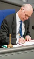  ?? Foto: afp ?? Der Mann mit der Glocke: Bundestags präsident Norbert Lammert.