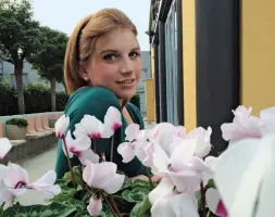  ??  ?? Chiara Ribechini, 24 anni, morta dopo essere stata a cena in un agriturism­o. Era allergica ai latticini e alle uova