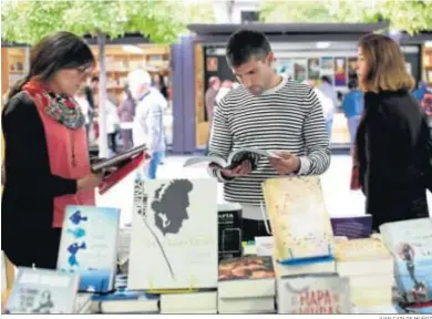  ?? JUAN CARLOS MUÑOZ ?? Uno de los expositore­s de la Feria del Libro 2019, la última celebrada hasta la fecha.