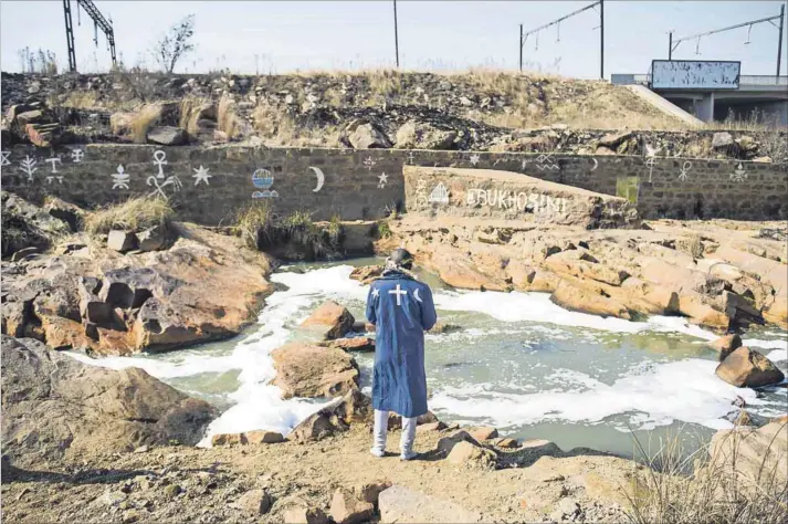  ?? Photo Delwyn Verasamy ?? Contaminat­ed: Jo’burg residents use the city’s streams, such as the Klipspruit that runs through Soweto and joins the Klip River, for religious and other social functions.