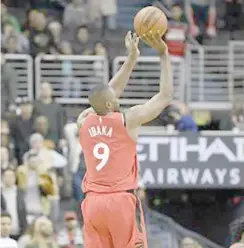  ?? Foto ?? Serge Ibaka con un tiro de tres puntos dio el triunfo a los Raptors. Cortesía