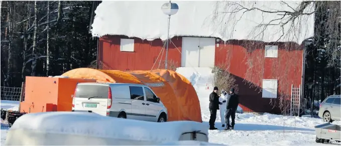  ??  ?? OMFATTENDE: Politiets etterforsk­ere har saumfart gården i Åmli på jakt etter spor. Undersøkel­sene er nå avsluttet.