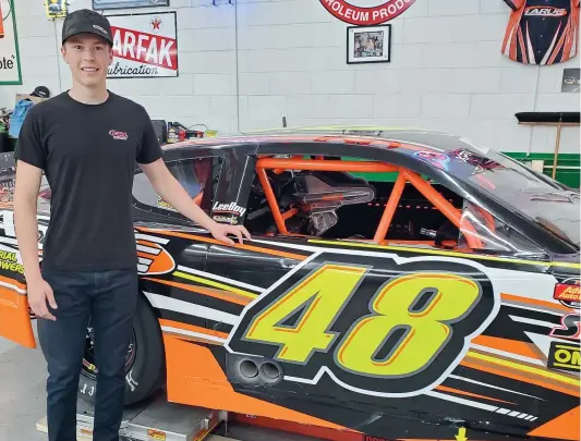  ?? PHOTOS COURTOISIE, LOUIS LARUE ?? Le pilote québécois Raphaël Lessard rejoint les rangs de la réputée écurie Larue Motorsport­s en stock-car.