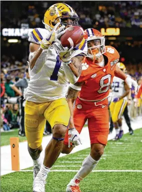  ?? ASSOCIATED PRESS 2020 ?? The Dolphins are projected to take LSU wide receiver Ja’Marr Chase with the No. 3 overall pick, which, along with the Jets taking Justin Fields at No. 2, assures UF’s Kyle Pitts and Oregon’s Penei Sewell will be available for the Falcons.