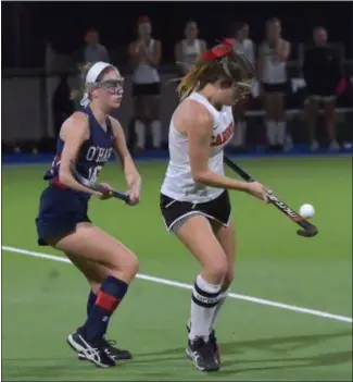  ?? PETE BANNAN – DIGITAL FIRST MEDIA ?? Archbishop Carroll’s Keri Daly, right, seen here against Cardinal O’Hara in the Catholic League championsh­ip game, scored the winning goal Wednesday to lift the Patriots to a 3-2 victory over Merion Mercy in the opening round of the PIAA Class 2A field hockey playoffs.