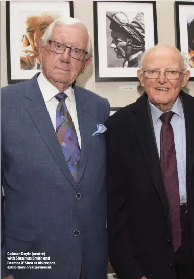  ??  ?? Colman Doyle (centre) with Sheamus Smith and Dermot O’Shea at his recent exhibition in Valleymoun­t.