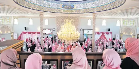  ?? Picture: COURTNEY AFRICA ?? COMMUNITY PROJECT: Muslim women attended the Pink Hijab Day held at Masjidul-Quds yesterday.