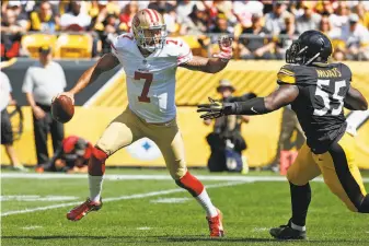  ?? Gene J. Puskar / Associated Press ?? In the 49ers’ new offense, quarterbac­k Colin Kaepernick is averaging 8 yards per carry.