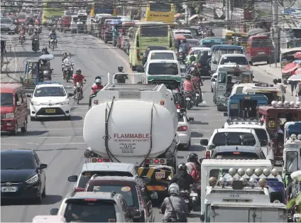  ?? SUNSTAR FOTO / ALEX BADAYOS ?? COMMON SIGHT. With more cars and narrow roads, traffic jams are increasing­ly becoming common in the rapidly growing metropolis. How not to lose one’s marbles day in and out can be a real challenge.