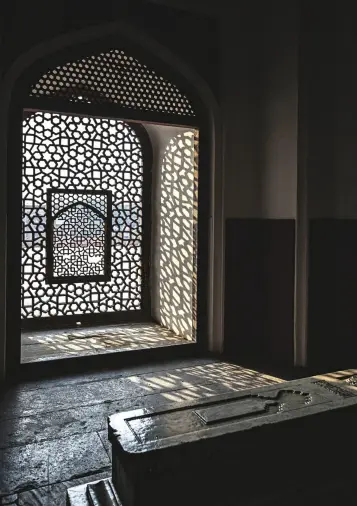  ?? Cover photograph­y by Tuul and Bruno Morandi ?? Marble latticewor­k at Humayun’s Tomb, Delhi