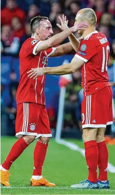  ?? Foto: getty ?? So war es in Sevilla: Ribéry geht, Robben kommt. Am Mittwoch in München könnten die beiden Altmeister wieder gemeinsam auf dem Rasen stehen.