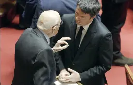  ??  ?? Divergenze. L’ex capo dello Stato Giorgio Napolitano e l’ex presidente del Consiglio Matteo Renzi