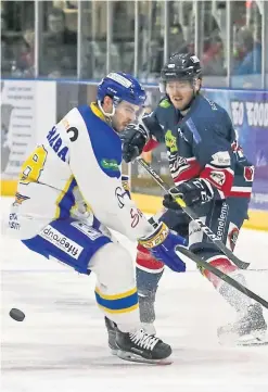  ?? Picture: Derek Black. ?? Stars’ Jordan Cownie battles with Flyers’ Joe Basaraba in a previous clash in Dundee this season.