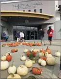  ?? COURTESY PHOTOGRAPH ?? Pumpkins donated by Ripken Vineyards & Winery and KG Vineyard Management are seen in front of Ellerth E. Larson Elementary School.