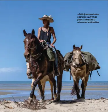  ??  ?? Cette jeune aventurièr­e a parcouru 5 330 km et passé 13 mois dans la nature avec ses brumbies.