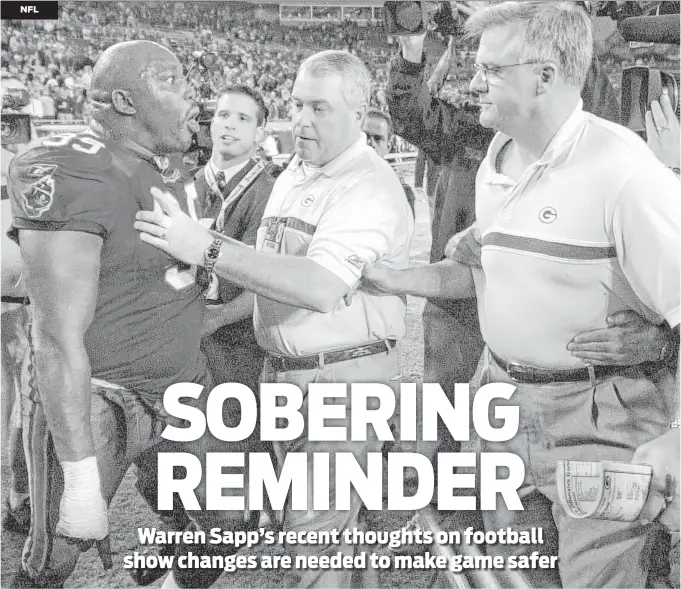  ?? Chris O’Meara / Associated Press ?? Buccaneers star Warren Sapp, left, was so intense on the field he once got into a heated confrontat­ion with Packers coach Mike Sherman following a game in 2002.