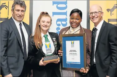  ?? Picture: JUDY DE VEGA ?? TOP PUPILS: Congratula­ting The Herald Continenta­l Matric of the Year Abigail Sieberhage­n, second from left, and Excellence Award winner Yandisa Ngcanga are Continenta­l Tyre SA managing director Shaun Uys, left, and The Herald editor Brett Horner