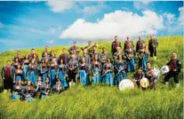  ?? Foto: Blech Bries’n, Musikverei­n Stetten ?? Musikalisc­he Höhepunkte beim großen Jubiläumsf­est der beiden Traditions­vereine sind der Auftritt der „Blech Bries’n“(links) am Samstagabe­nd, 10. August, sowie der des Musikverei­ns Stetten am Festsonnta­g. Am Freitag spielt DJ K-Paul White aktuelle Charthits.