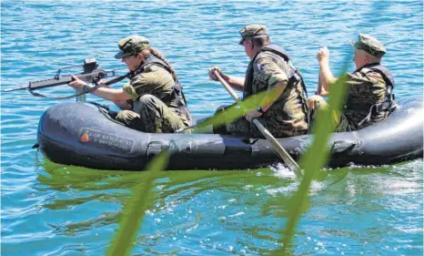  ?? FOTO: WOLFGANG LUTZ ?? In diesem Jahr es sich „ausgepadde­lt“: Der sportlich-militärisc­he Wettkampf der Reserviste­nkameradsc­haft Ertingen wurde abgesagt.